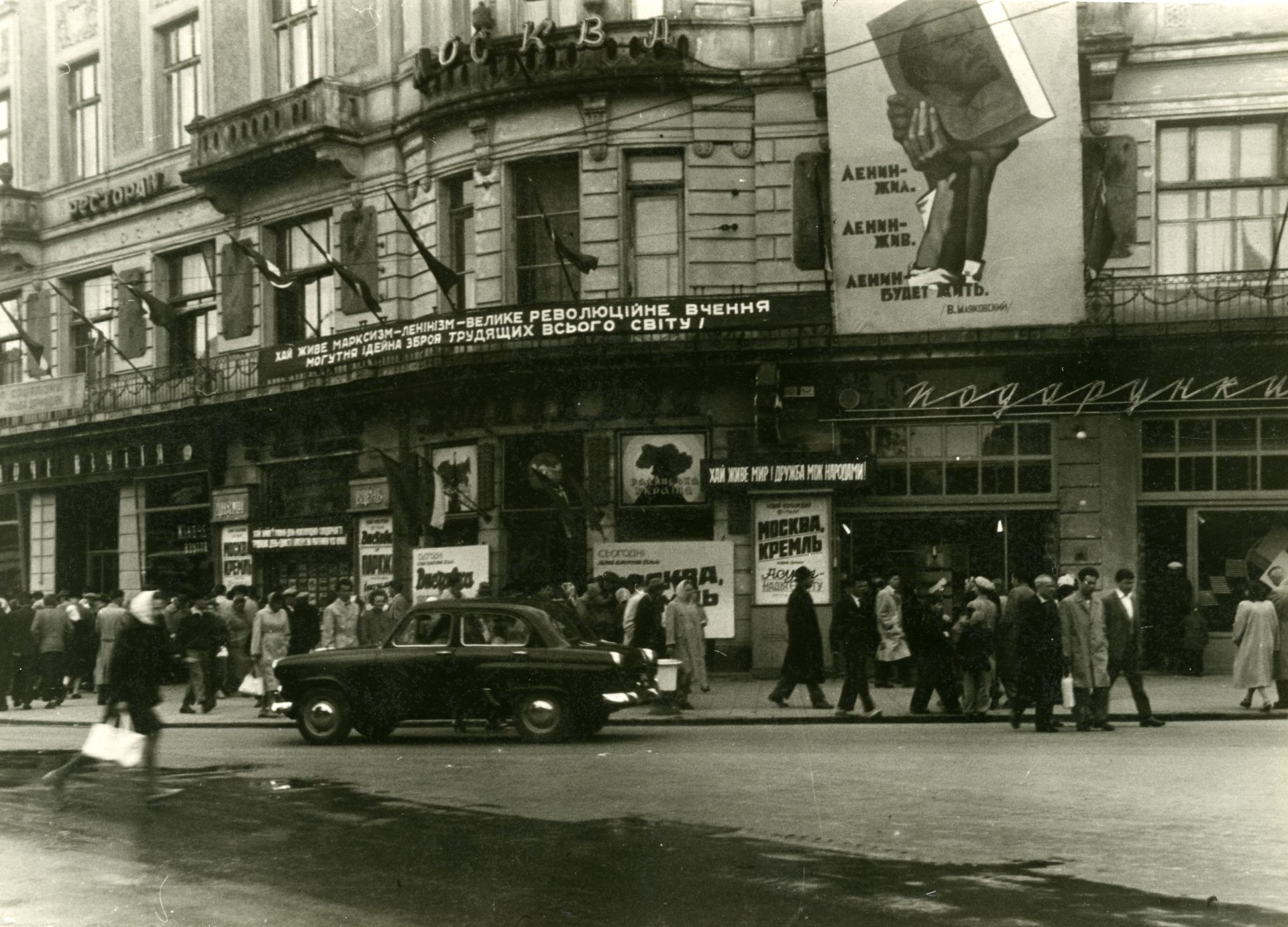 Urban Cultural Infrastructures: Creators, Managers, Audiences in the Modern City