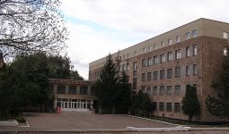 Contact Zones/Conflict Zones: (Re)negotiating Ethnic Heritages in Local History Museums in Ukraine (late 1980s-Today)