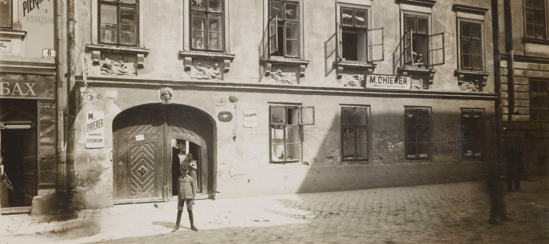 Habsburg Lviv Seen Through the History of Buildings: Architecture and Scenes from the City's Life