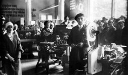 Female workers on borderlands: social mobility, solidarity, and welfare