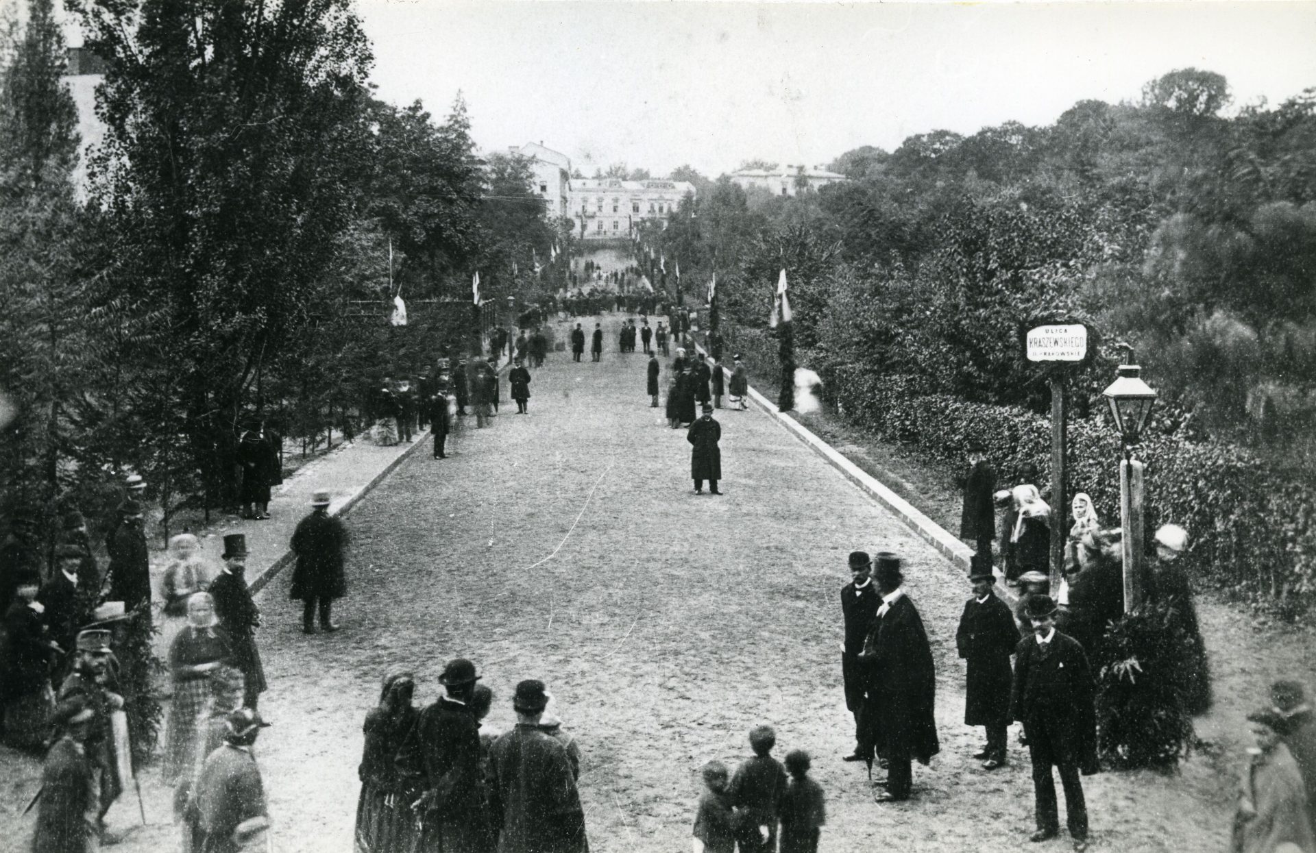 Living in the Neighborhood? Social and Ethnic Groups in the Space of Late Nineteenth-Century Lviv
