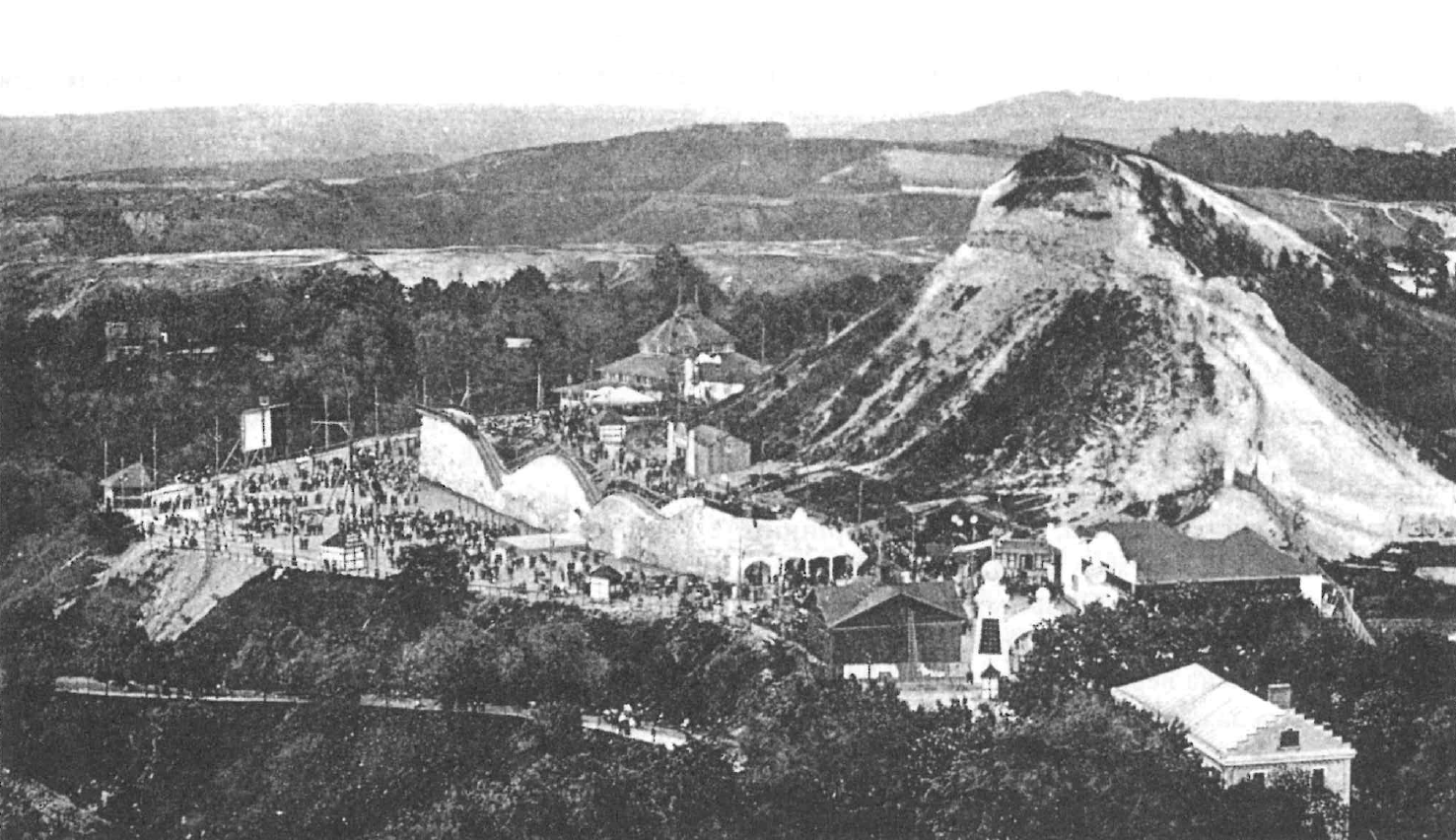 Lviv’s First Amusement Park: A Contested Urban Status Symbol