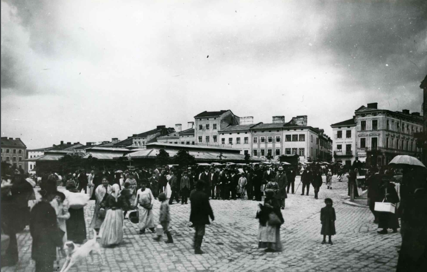 The city and female workers: between productive and reproductive life